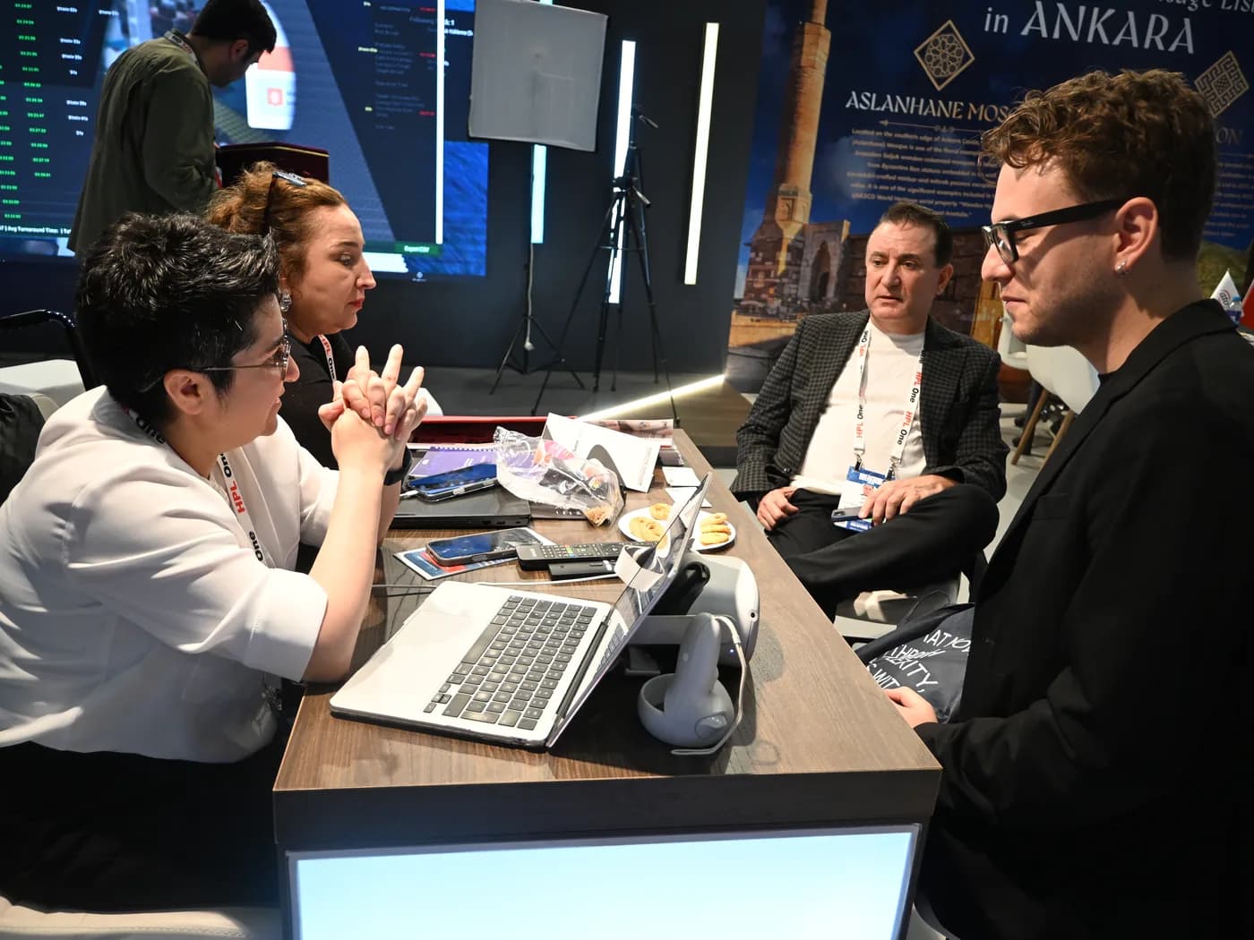 Technology discussion at Breakbulk Europe