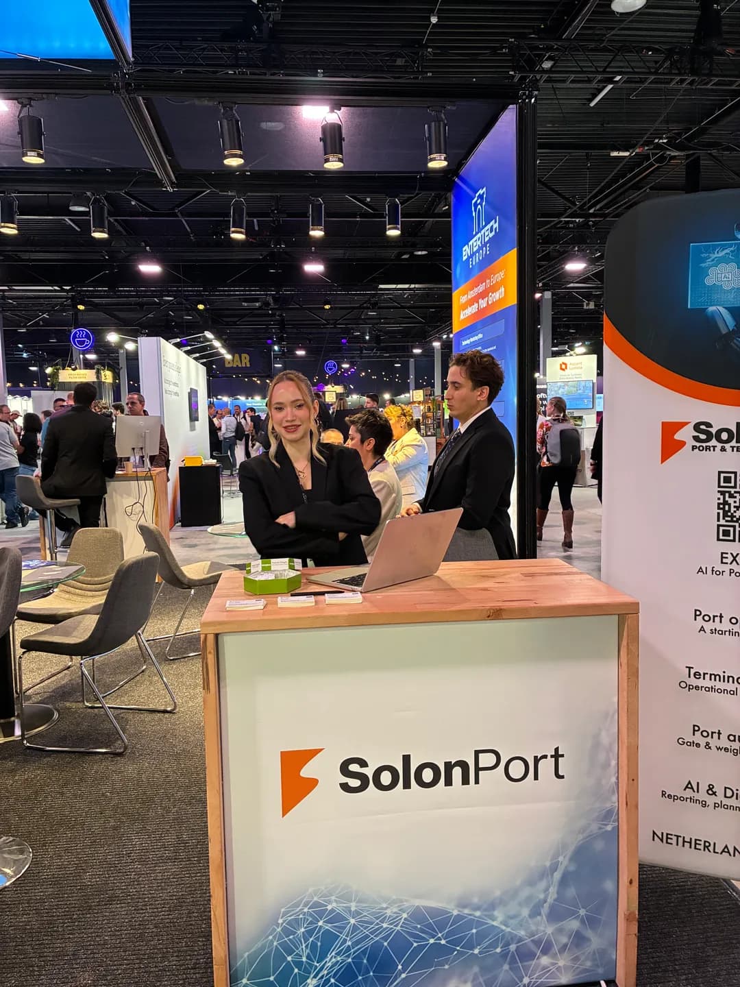 SOLONPORT exhibition counter and AI for ports and terminals display